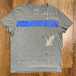 American Eagle Athletic Fit Distressed T-Shirt Lrg